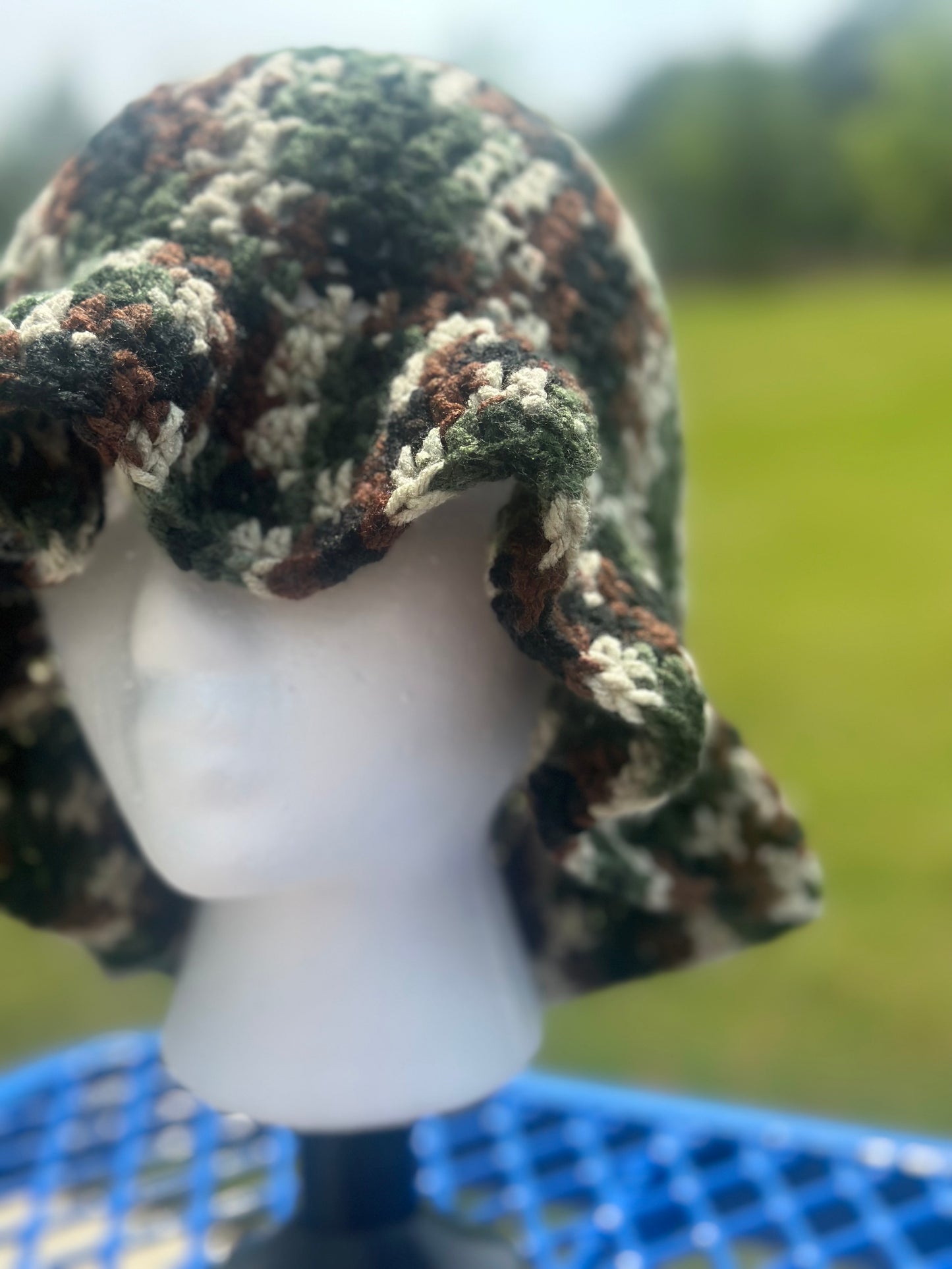 WAVY BRIM BUCKET HAT