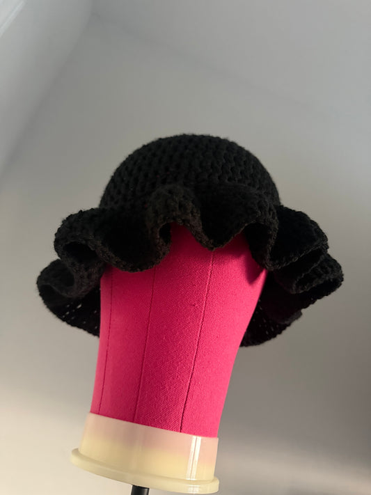 WAVY BRIM BUCKET HAT