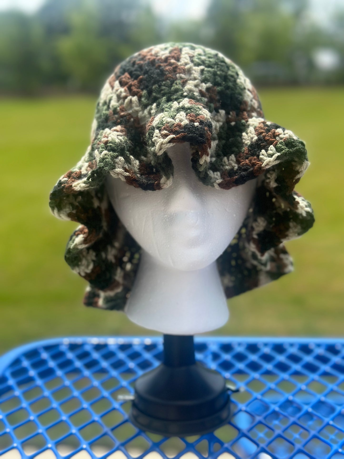 WAVY BRIM BUCKET HAT